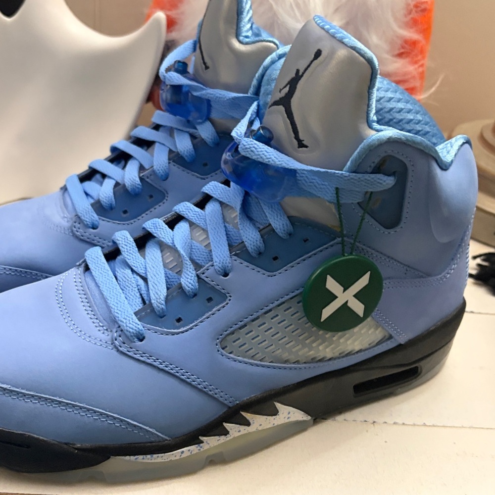 Jordan Athletic Shoes in Light Blue and Black - Picture 5 of 5